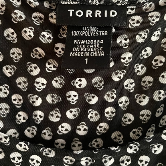 Mesh peplum SKULL PRINT top torrid size 1 - Picture 5 of 9